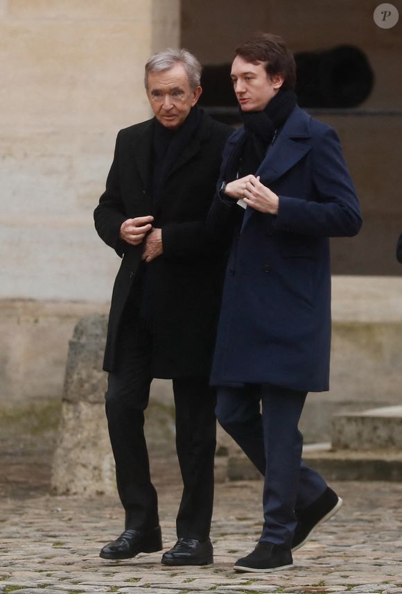 Frédéric Arnault va entrer en fonction le 26 mars prochain

Exclusif - Frédéric Arnault et son père Bernard Arnault  - Sorties des obsèques de Yvon Gattaz (ancien président du Conseil national du patronat français (CNPF), l’ancêtre du MEDEF) en la Cathédrale Saint-Louis-des-Invalides à Paris le 17 décembre 2024. © Christophe Clovis/Bestimage