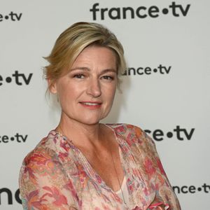 Anne-Élisabeth Lemoine au photocall pour la conférence de presse de rentrée de France TV à la Grande Halle de la Villette à Paris, France, le 6 juillet 2022. © Coadic Guirec/Bestimage