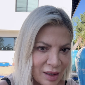 Heureusement, plus de peur que de mal pour la famille : "Nous allons bien, mais ça a été vraiment éprouvant". 

Capture d'écran de Tori Spelling sur Instagram.