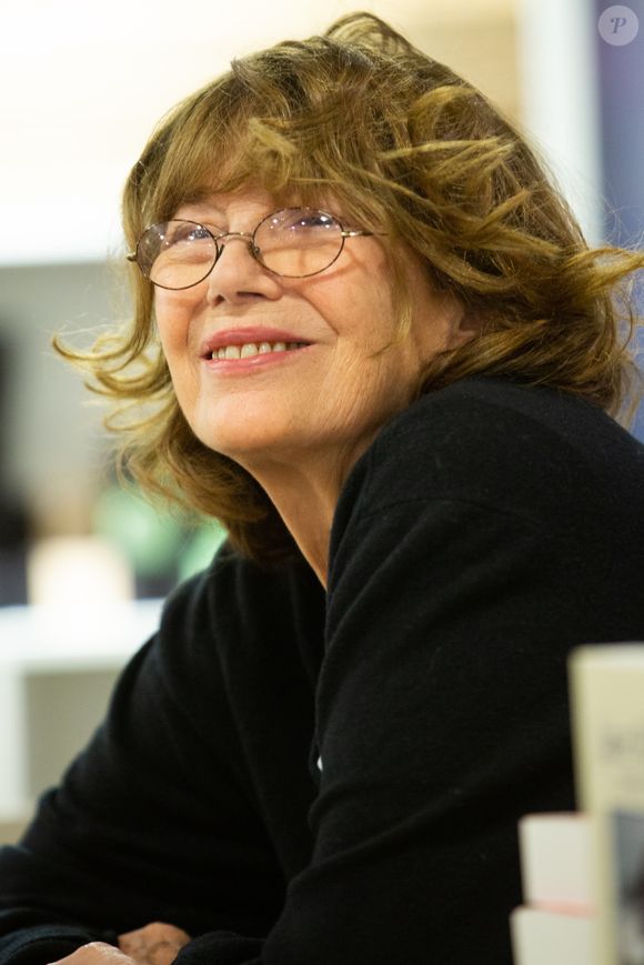 Jane Birkin dédicace son livre "Post-Scriptum" à la librairie Filigranes à Bruxelles en Belgique (ALAIN ROLLAND/ IMAGEBUZZ/ BESTIMAGE).