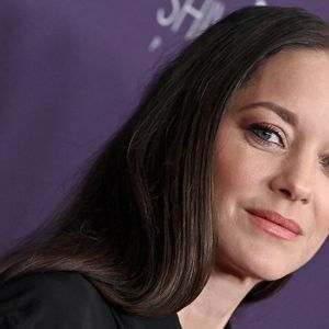 Marion Cotillard au photocall de la soirée Women In Film Annual Gala à l'hôtel Beverly Hilton à Los Angeles le 24 octobre 2024.