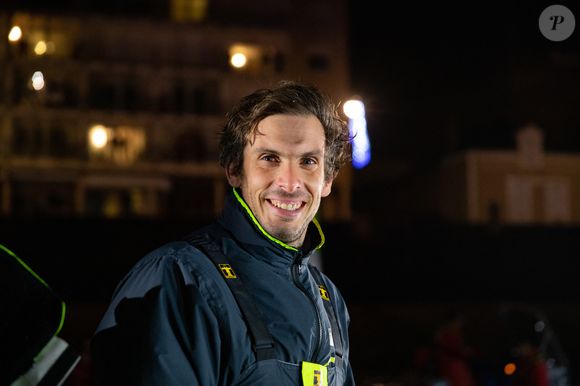 Charlie Dalin à son arrivée de la 9ème édition du Vendée Globe aux Sables-d'Olonnes. Tour du monde à voile en solitaire bouclé en 80 jours, 6 heures, 15 minutes et 47 secondes.
© DPPI / Panoramic / Bestimage