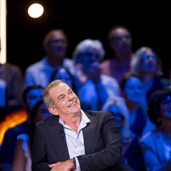 Exclusif - Garou lors de l'enregistrement de l'émission "La Boîte à secrets", présentée par F.Bollaert et diffusée le 26 septembre 2025 sur France 3, dans les studios du Lendit à Saint-Denis, Seine Saint-Denis, France, le 8 septembre 2025. © Pierre Perusseau/Bestimage