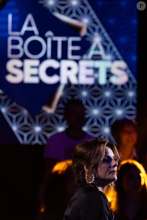 Faustine Bollaert lors de l'enregistrement de l'émission "La Boîte à secrets", présentée par Faustine Bollaert et diffusée le 17 octobre sur France 3, dans les studios du Lendit à Saint-Denis, France, le 23 septembre 2025.

© Cyril Moreau/Bestimage