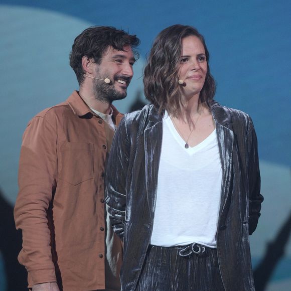 Exclusif - Jeremy Frerot et sa femme Laure Manaudou - Backstage - Enregistrement de l'émission "La Chanson secrète 11" à Paris, diffusée le 24 juin sur TF1. Le 15 janvier 2022
© Cyril Moreau / Bestimage