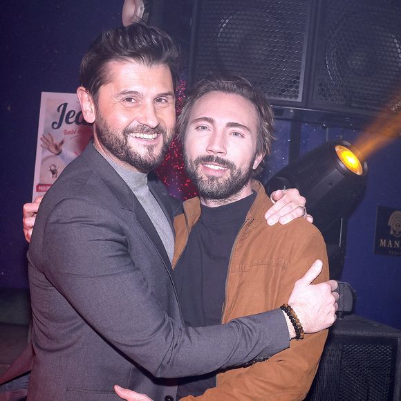 Christophe Beaugrand et son mari Ghislain Gerin à la 150 ème du spectacle "Tombé du ciel" de Jeanfi Janssens à la Comédie des Champs Elysées à Paris le 13 février 2025. Spectacle suivi d'une réception Restaurant Manko.

© Cédric Perrin / Bestimage