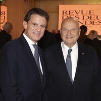 Manuel Valls célébré devant son influente épouse et héritière d'une grande entreprise ainsi que Marc Ladreit de La Charrière