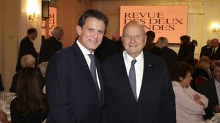Manuel Valls célébré devant son influente épouse et héritière d'une grande entreprise ainsi que Marc Ladreit de La Charrière