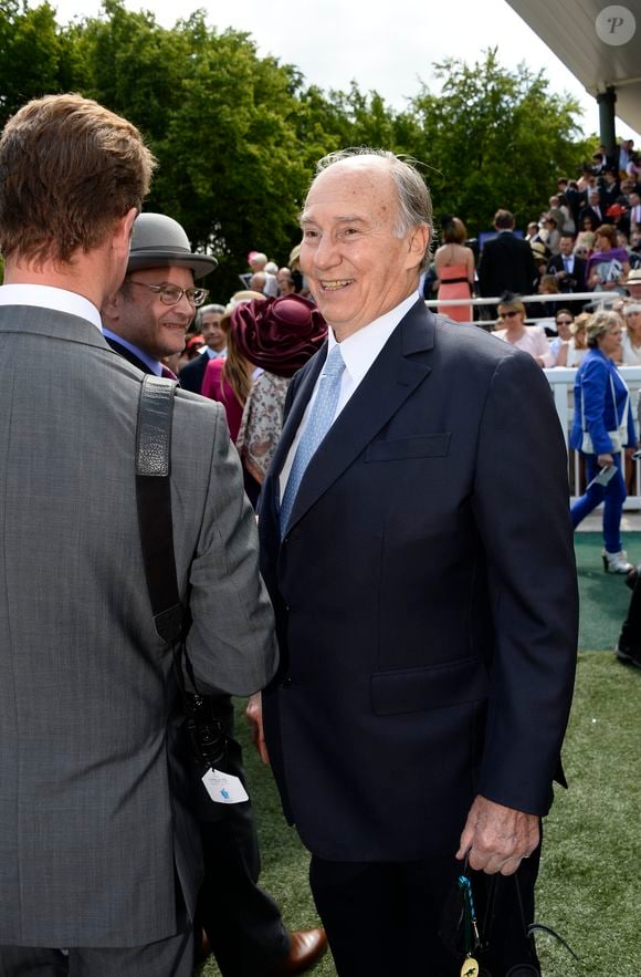 puis un autre, né en 2000 d'une seconde union avec la juriste allemande Gabriele zu Leiningen, dont il a divorcé en 2004.

Prince Karim Aga Khan - 165ème "Prix de Diane Longines" à l'hippodrome de Chantilly le 15 juin 2014.
©COADIC GUIREC / BESTIMAGE