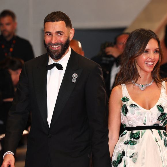 Karim Benzema et sa compagne Lyna Khoudri à la descente des marches du film « 13 jours 13 nuits » lors du 78ème Festival International du Film de Cannes le 23 mai 2025/
© Mickael Chavet / Zuma Press / Bestimage