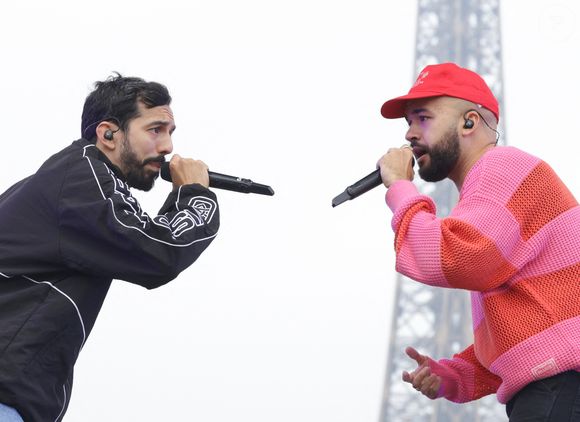 Bigflo et Oli (Florian et Olivier Ordonnez) lors du concert à l'occasion de l'opération "vacances de OUF, journée des oubliés des vacances" pour les 80 ans du Secours Populaire au Champ-de-Mars à Paris le 20 août 2025.

© Coadic Guirec / Bestimage