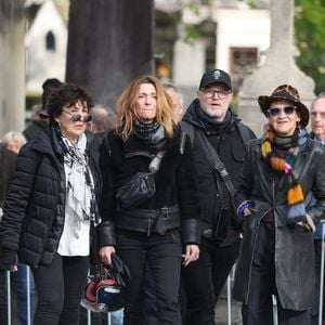 Elle a évoqué une disparition brutale qu’elle n’était pas prête à accepter.
Isabelle Alonso, guest, Caroline Loeb - Obsèques d'Isabelle Mergault à la Coupole du Père-Lachaise à Paris le 30 mars 2026. © Cyril Moreau - Dominique Jacovides / Bestimage