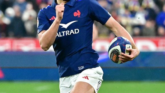Champion de rugby et étudiant dans une prestigieuse école, Louis Bielle-Biarrey (22 ans) mène une double vie