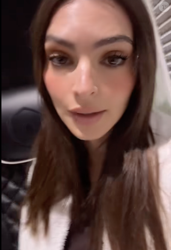Sur Tiktok, elle a largement critiqué cette mission, se demandant pourquoi elle a eu lieu et son but marketing.

Emily Ratajkowski critique le vol spatial de Katy Perry sur TikTok