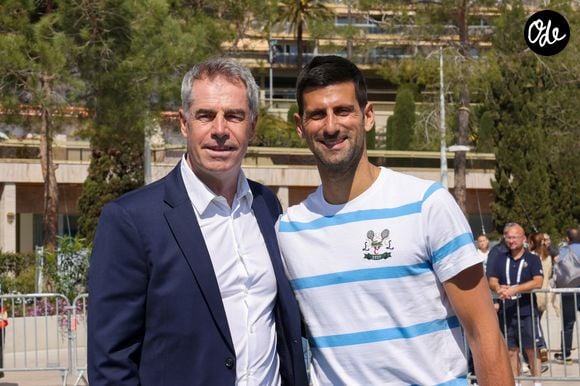 Marc Maury et Novak Djokovic - Match d'exhibition amical de tennis au Larvotto à Monaco pour lancer le Monte Carlo Rolex Masters, le 8 avril 2023. Ce tournoi est l'un des tournois les plus vieux et le plus prestigieux du monde, il a fêté sa centième édition en 2006 et se joue sur terre battue. © Claudia Albuquerque / Bestimage
