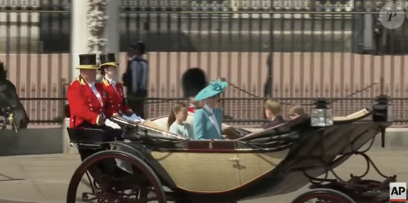 Kate et Charlotte assorties à la cérémonie "Trooping the Colour"