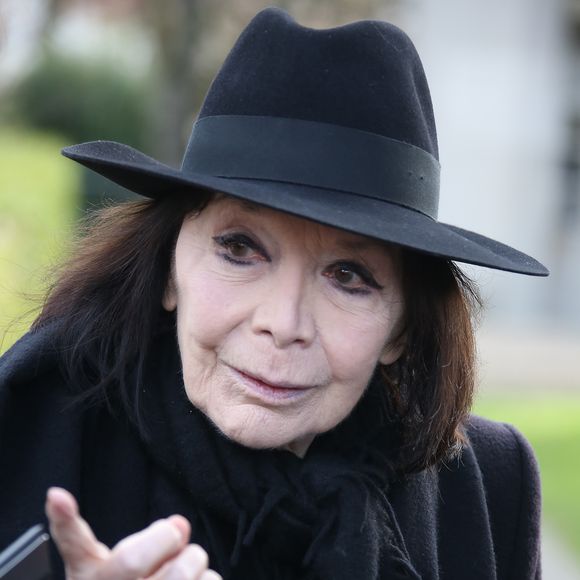 Juliette Gréco - Obsèques de Hélène Duc au cimetière du Père Lachaise à Paris, le 28 novembre 2014.