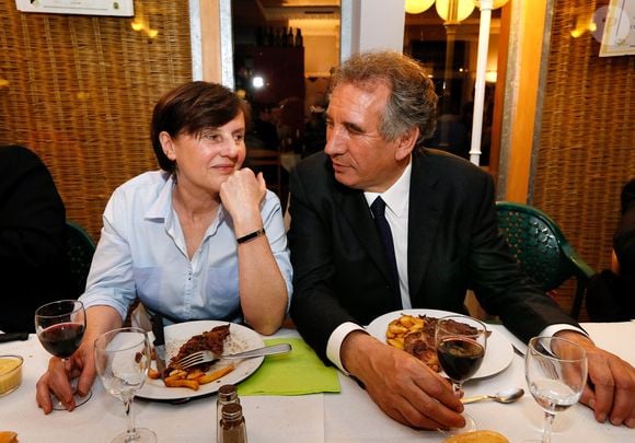 Président du Parti du Centre (MoDem) et candidat à la mairie de Pau, François Bayrou célèbre avec sa femme Elisabeth après avoir remporté le vote à l'issue du second tour des élections municipales françaises, à Pau, dans le sud-ouest de la France, le 30 mars 2014. Photo by Patrick Bernard/ABACAPRESS.COM