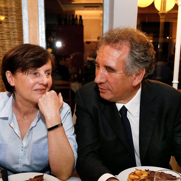 Président du Parti du Centre (MoDem) et candidat à la mairie de Pau, François Bayrou célèbre avec sa femme Elisabeth après avoir remporté le vote à l'issue du second tour des élections municipales françaises, à Pau, dans le sud-ouest de la France, le 30 mars 2014. Photo by Patrick Bernard/ABACAPRESS.COM