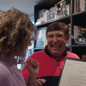 Jean-Pierre Foucault fait visiter sa maison de Carry-le-Rouet dans l'émission Côté Sud, le 3 avril. Capture d'écran France 3