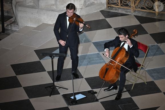 Leur concert récent pour la réouverture de Notre-Dame de Paris a encore une fois illustré leur complémentarité...

Le violoniste français Renaud Capucon et son frère le violoncelliste français Gautier Capucon lors de la cérémonie officielle de réouverture de la cathédrale Notre-Dame de Paris, France, le 7 décembre 2024, après plus de cinq ans de travaux de reconstruction suite à l'incendie d'avril 2019. Eliot Blondet/Pool/Bestimage