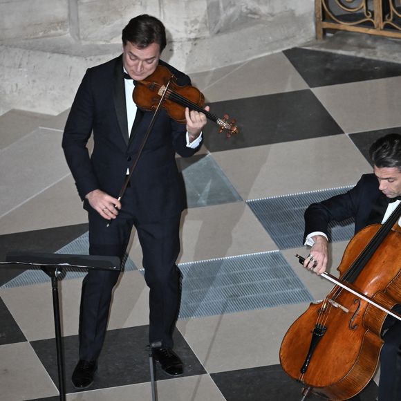 Leur concert récent pour la réouverture de Notre-Dame de Paris a encore une fois illustré leur complémentarité...

Le violoniste français Renaud Capucon et son frère le violoncelliste français Gautier Capucon lors de la cérémonie officielle de réouverture de la cathédrale Notre-Dame de Paris, France, le 7 décembre 2024, après plus de cinq ans de travaux de reconstruction suite à l'incendie d'avril 2019. Eliot Blondet/Pool/Bestimage