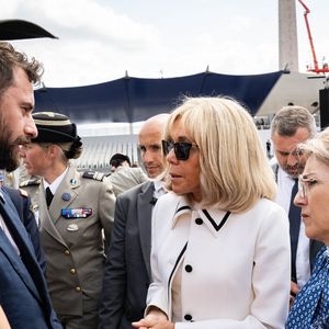 Brigitte Macron, rencontre des militaires, lors de  la cérémonie militaire du 14 juillet 2025 à Paris.

© Eric Tschaen / Pool / Bestimage