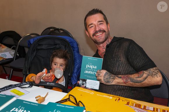 L'ex-participant à L'amour est dans le pré a vécu un moment inquiétant avec son fils.

Mathieu Ceschin et son fils Ezio à la Hall Georges Brassens de Brive-la-Gaillarde pour la 43 ème Foire du Livre de Brive, le 8 novembre 2025. © Jean-Marc Lhomer/Bestimage