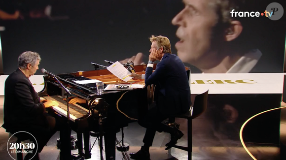 Laurent Delahousse reçoit Julien Clerc dans l'émission "20h30 le dimanche", France 2, le 8 juin 2025.