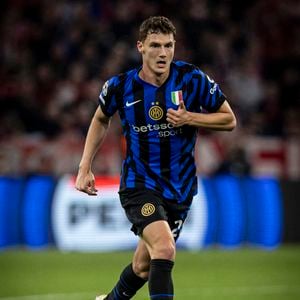 Benjamin, habillé par Giorgio Armani, portait des tenues pensées en harmonie avec celles de son épouse.
Mariage - Benjamin Pavard et Kleofina Pnishi se sont mariés en Italie - Benjamin Pavard Elyxandro Cegarra / PsnewZ / Bestimage