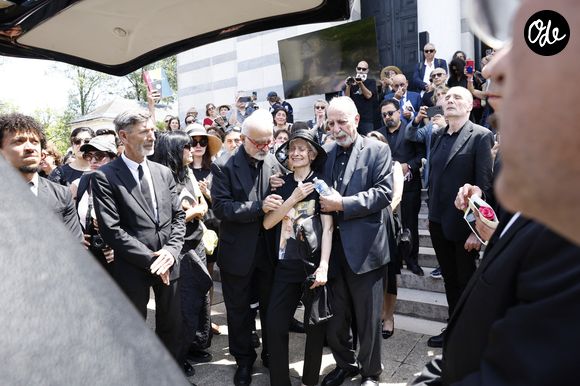 Les parents de la défunte aux obsèques de M.Satrapi au Crématorium du Père-Lachaise à Paris, le 19 juin 2026. 
© Cyril Moreau / Bestimage