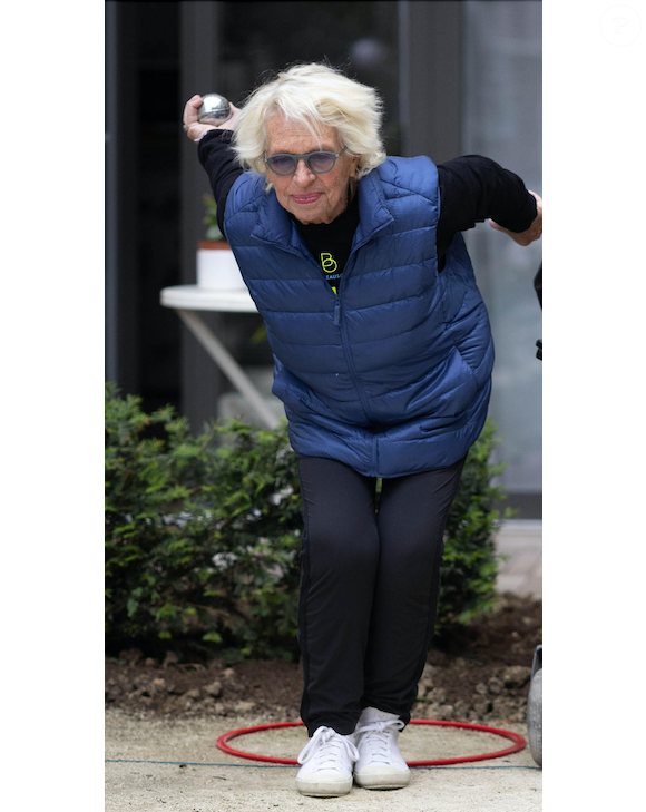 Véronique de Villèle, en pleine forme à 78 ans : l’ancienne présentatrice de "Gym Tonic" prodigue ses conseils aux seniors pour les aider à garder la forme.