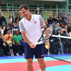 Évenement Uniqlo : Roger Federer inaugure un court de tennis à la Courneuve et participe à une session d'entrainement avec la communauté de la Courneuve le 22 mai 2024 dans le cadre du programme Around the world de son sponsor Uniqlo, série de rencontres internationales sur les thèmes de l'art, du tennis et de la culture. 
© Veeren Ramsamy / Bestimage