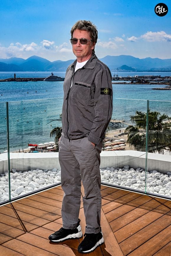 Une enquête a été ouverte pour déterminer les causes exactes de son décès.

Jean-Michel Jarre, durant le photocall sur la terrasse du JW Marriott Cannes lors de la 2eme édition du WAIFF ( World A.I. Film Festival) à Cannes, le 21 avril 2026, un événement inédit dédié aux interactions entre les nouvelles technologies et la création cinématographique et audiovisuelle.
© Bruno Bebert / Bestimage