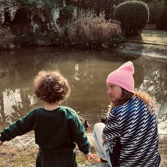 Julien Doré est un papa heu-reux !

Julien Doré avec son fils, photo publiée sur Instagram.