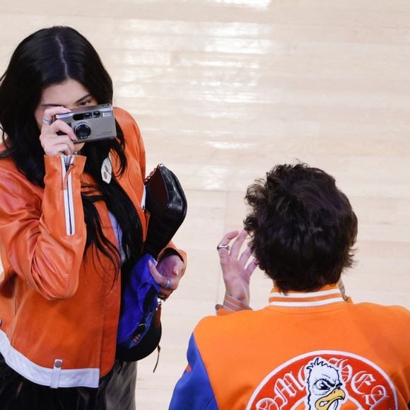 New York, NY - Timothee Chalamet et Kylie Jenner assistent au cinquième match opposant les Pacers aux Knicks au Madison Square Garden à New York. Photo par Backgrid USA / Bestimage