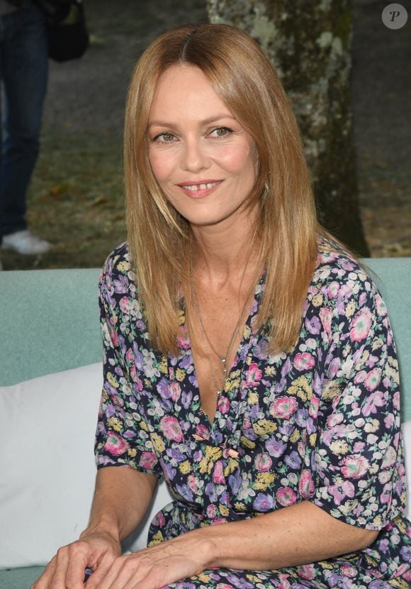 Vanessa Paradis au photocall du film "Cette musique ne joue pour personne"  lors du 14ème Festival du Film Francophone d'Angoulême - Photocall du film "Cette musique ne joue pour personne" lors du 14ème Festival du Film Francophone d'Angoulême. Le 28 août 2021
© Coadic Guirec / Bestimage