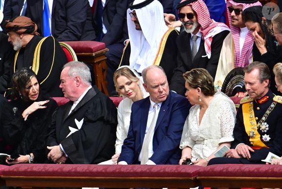 Demain, l'époux de Charlene de Monaco partira pour le Vatican 

Le prince Albert II de Monaco et la princesse Charlène de Monaco, Grand-Duc Henri de Luxembourg avec femme Marie-Thérèse de Luxembourg assistent à la messe inaugurale du pape Léon XIV pour le début de son pontificat sur la place Saint-Pierre au Vatican à Rome, Italie, le 18 mai 2025. © Christian Liewig/Bestimage