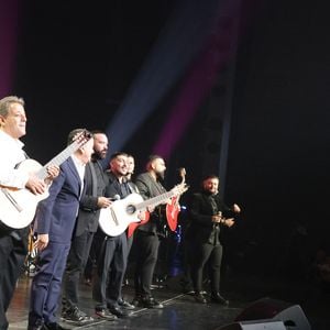 Exclusif - - Chico & The Gypsies célèbrent 45 ans de carrière au Palais des Congrès avec un concert symphonique inédit le 24 mai 2025. Portés par 80 musiciens et des invités prestigieux, leurs tubes cultes ont résonné dans une version grandiose, entre rumba, flamenco et symphonie.
© Guirec Coadic / Bestimage