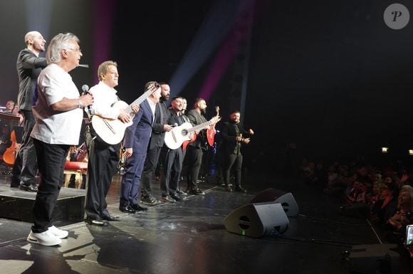 Exclusif - - Chico & The Gypsies célèbrent 45 ans de carrière au Palais des Congrès avec un concert symphonique inédit le 24 mai 2025. Portés par 80 musiciens et des invités prestigieux, leurs tubes cultes ont résonné dans une version grandiose, entre rumba, flamenco et symphonie.
© Guirec Coadic / Bestimage