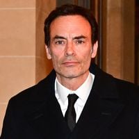 A Douchy, Anthony Delon dévoile une pièce jamais vue sous les toits : un membre phare du clan préfère l’éviter
