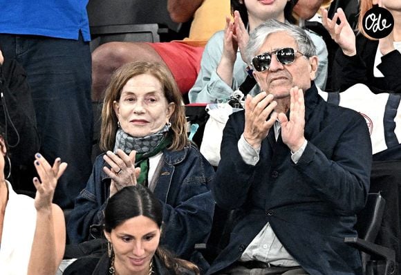 Elle partage la vie de Ronald Chammah depuis 42 ans.
Isabelle Huppert et Ronald Chammah dans les tribunes lors des épreuves de gymnastique des Jeux olympiques d'été de Paris 2024, à Paris, en France, le 3 août 2024. Photo de David Niviere/ABACAPRESS.COM