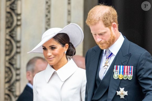 Le prince Harry, duc de Sussex, et Meghan Markle, duchesse de Sussex - Les membres de la famille royale et les invités lors de la messe célébrée à la cathédrale Saint-Paul de Londres, dans le cadre du jubilé de platine (70 ans de règne) de la reine Elisabeth II d’Angleterre. Londres, le 3 juin 2022. Backgrid USA / Bestimage