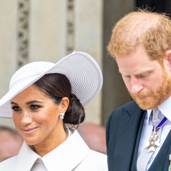 Le prince Harry, duc de Sussex, et Meghan Markle, duchesse de Sussex - Les membres de la famille royale et les invités lors de la messe célébrée à la cathédrale Saint-Paul de Londres, dans le cadre du jubilé de platine (70 ans de règne) de la reine Elisabeth II d’Angleterre. Londres, le 3 juin 2022. Backgrid USA / Bestimage