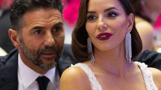"Nous n'étions pas intéressés tous les deux” : Eva Longoria raconte sa première rencontre ratée avec son mari José Antonio Baston