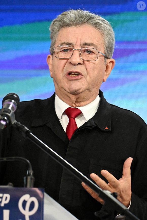 Jean-Luc Mélenchon, lors de son discours sur le stand de LFI, à la Fête de l'Humanité 2025 sur la base 217 au Plessis-Pâté le 13 septembre 2025.

© Lionel Urman / Bestimage