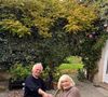 Elle a enfin pu visiter la maison de son enfance, grâce à Jean-Marc Brabant, le maire de Cadenet, qui l'a accompagnée durant la visite des lieux.