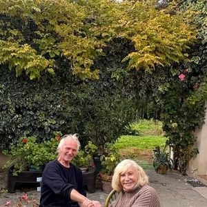 Elle a enfin pu visiter la maison de son enfance, grâce à Jean-Marc Brabant, le maire de Cadenet, qui l'a accompagnée durant la visite des lieux.