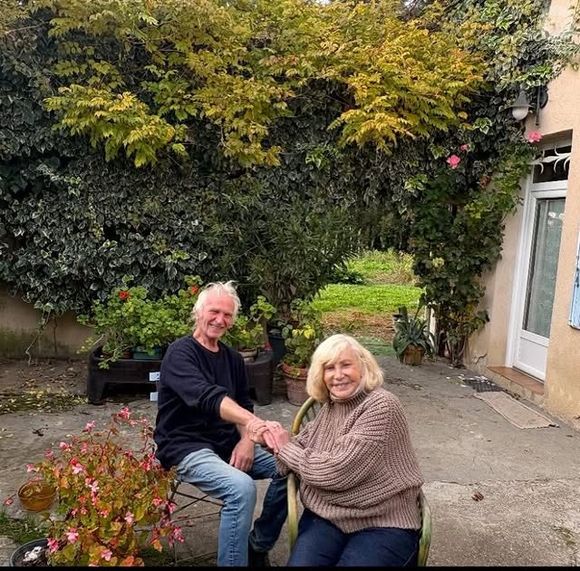 Elle a enfin pu visiter la maison de son enfance, grâce à Jean-Marc Brabant, le maire de Cadenet, qui l'a accompagnée durant la visite des lieux.