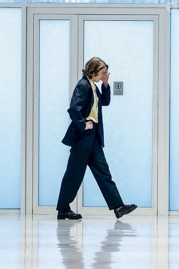 Adèle Haenel a quitté la salle d'audience pour se calmer, après avoir laissé parler sa colère par ces mots "ferme ta gueule" en s'adressant à C.Ruggia - Deuxième jour du procès de C.Ruggia, accusé d'agressions sexuelles sur mineures, dont l'actrice A.Haenel alors âgée entre 12 et 14 ans au moment des faits, devant le tribunal correctionnel de Paris, le 10 décembre 2024. Le réalisateur de 59 ans conteste les faits qui lui sont reprochés. Cette affaire est la première du mouvement